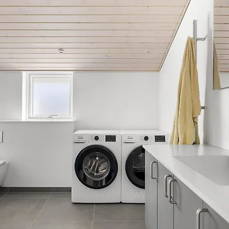 6838-allinge-stakkebakken-9 بيت للعطل